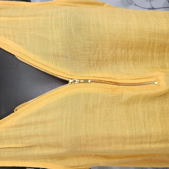 harvé benard Gold Zip-Front Sleeveless Blouse - Picture 4 of 8